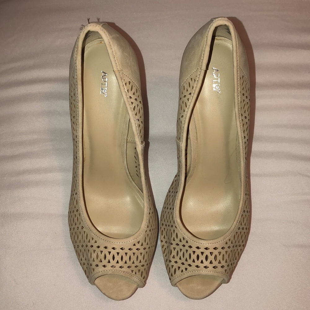 Nude Suede Size 9 Apt.9 Pump Heels
